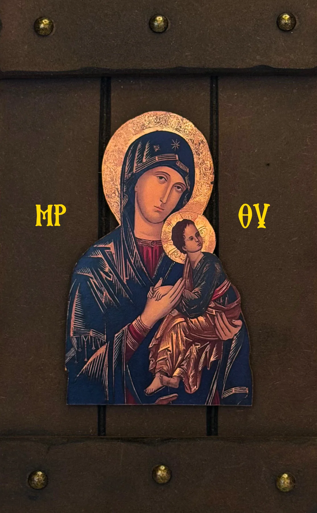 Presveta Bogorodica Strasna (tamna daska sa okovima)