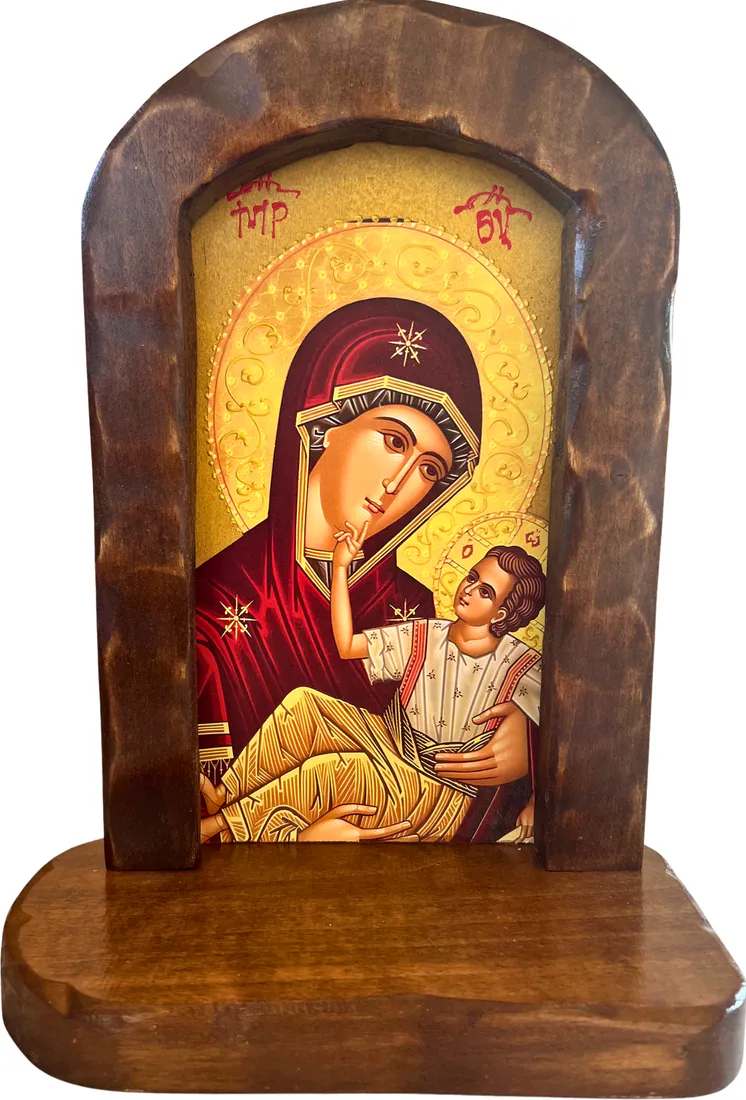 Stona ikona Bogorodice sa malim Hristom - zlatna Stona ikona Presvete Bogorodice sa malim Hristom - Bogorodica u tamnocrvenom maforiju drži Dete u zlatnoj haljini na zlatnoj pozadini, monogram ΜΡ ΘΥ, rezbaren drveni luk na drvenom postolju