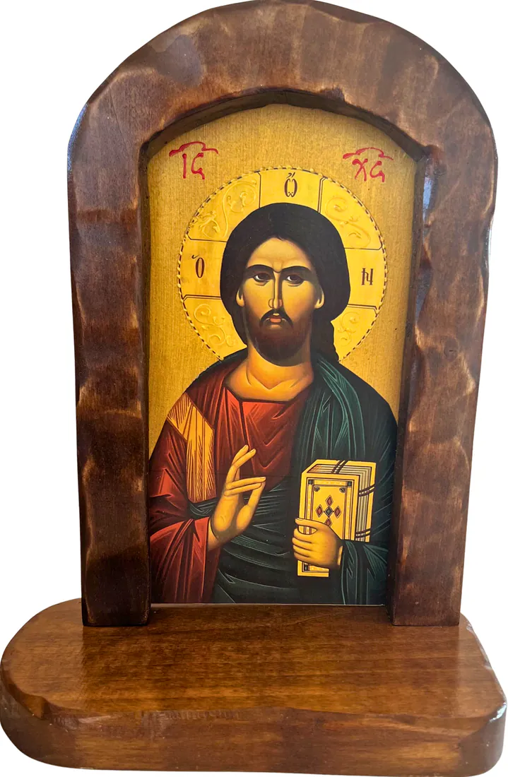 Stona ikona Hrista Pantokratora - Hristos blagosilja i drži Jevanđelje na zlatnoj pozadini, oreol sa slovima Ο ΩΝ i monogram IC XC, rezbaren drveni luk na drvenom postolju