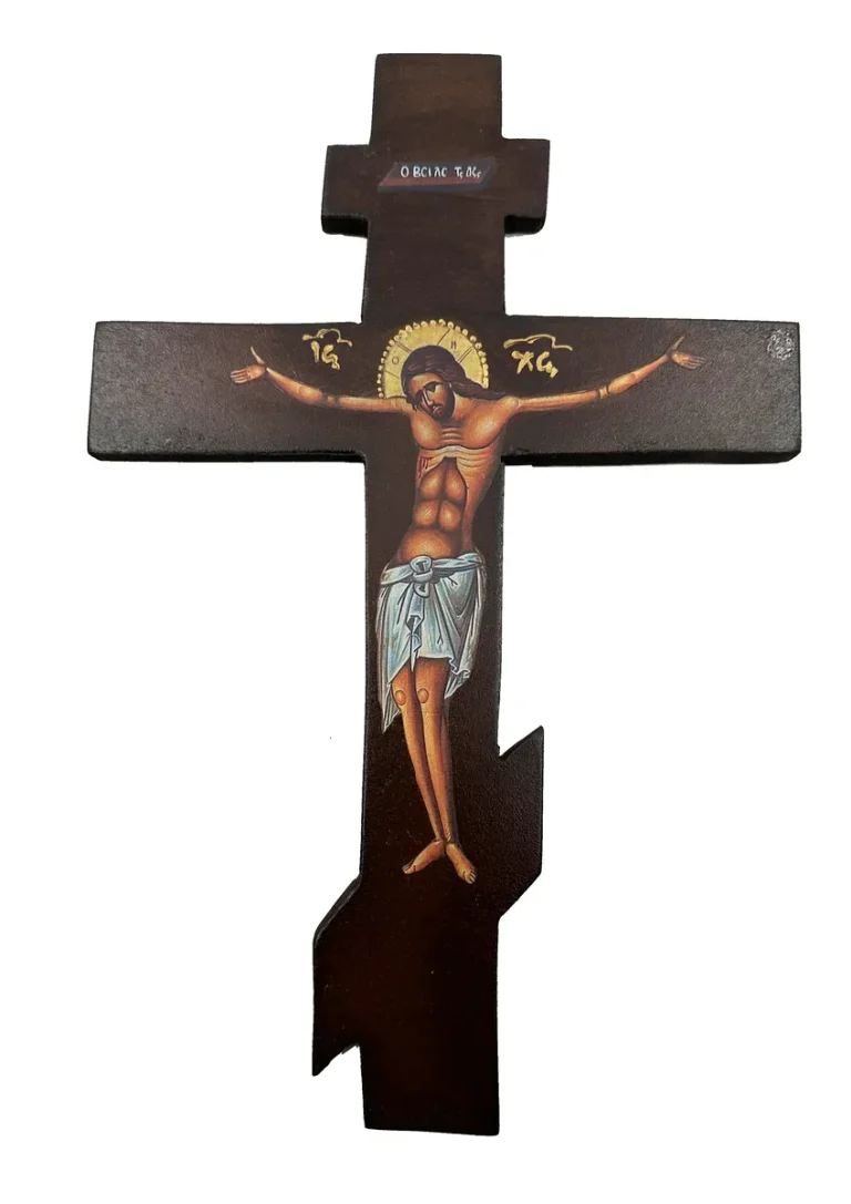 Ručno rađen pravoslavni drveni krst sa Raspećem – četvorokraki, zidni