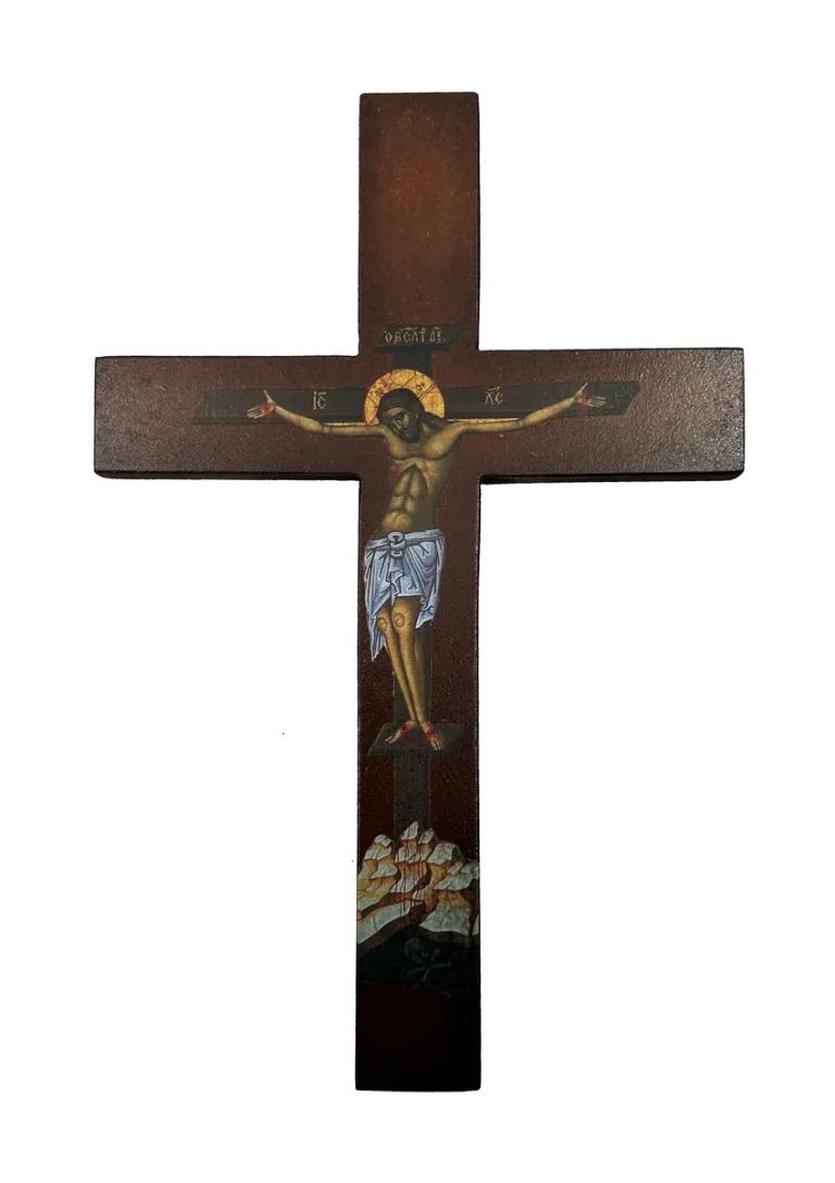 Drveni pravoslavni krst sa Raspećem Hristovim – ručno rađen, tamno drvo