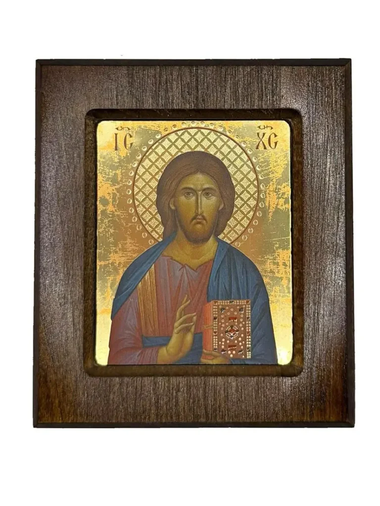 Pravoslavna ikona Isusa Hrista Pantokratora u masivnom tamnom drvenom ramu.